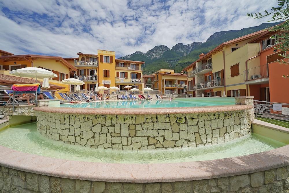 Atlantide Villaggio Albergo Brenzone sul Garda Esterno foto