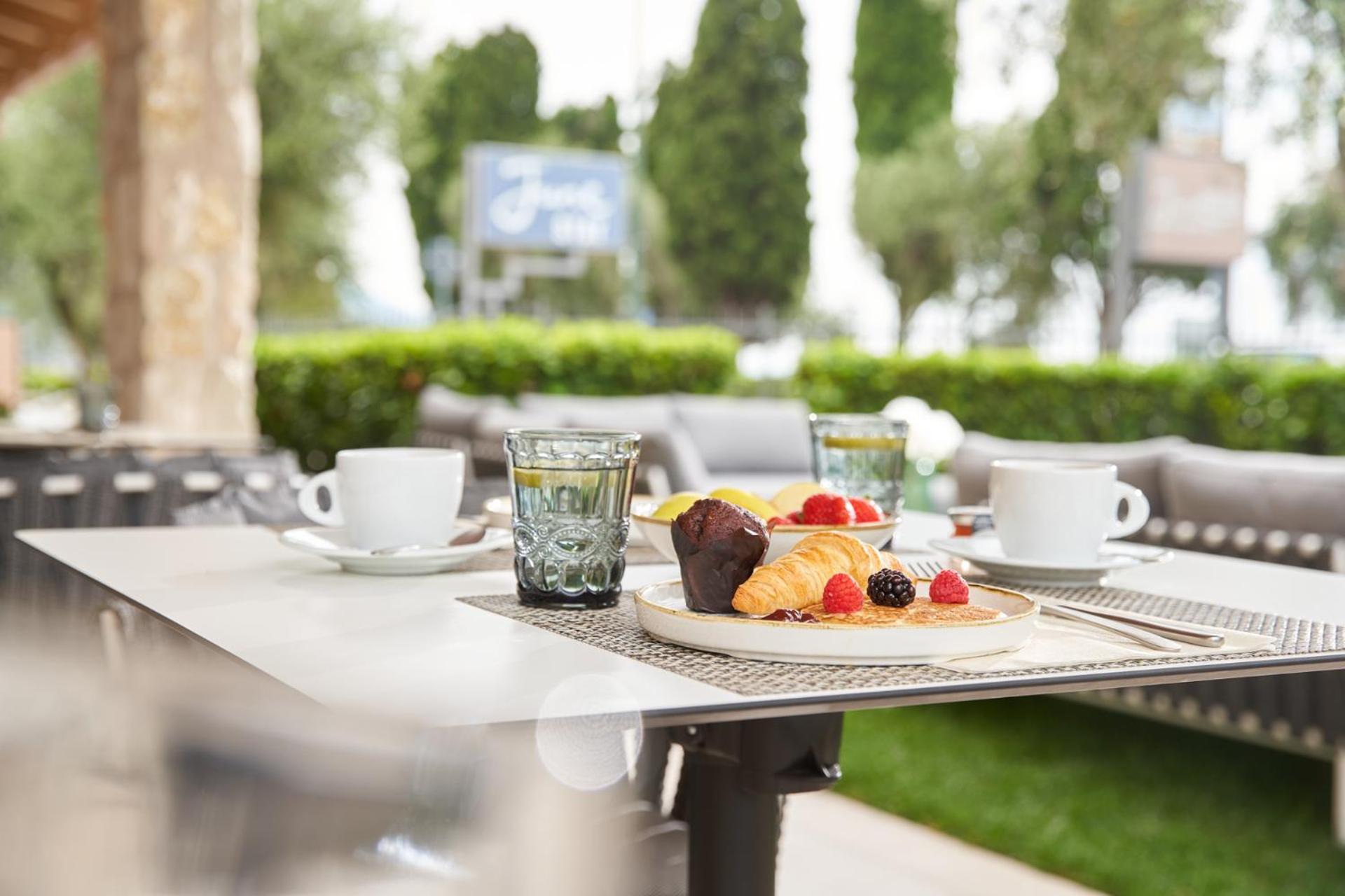 Atlantide Villaggio Albergo Brenzone sul Garda Esterno foto