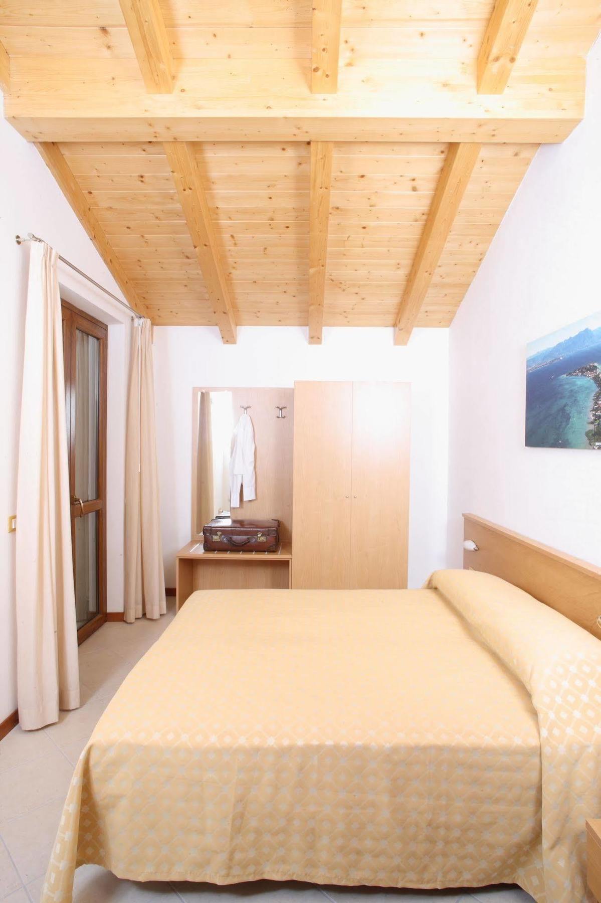 Atlantide Villaggio Albergo Brenzone sul Garda Esterno foto