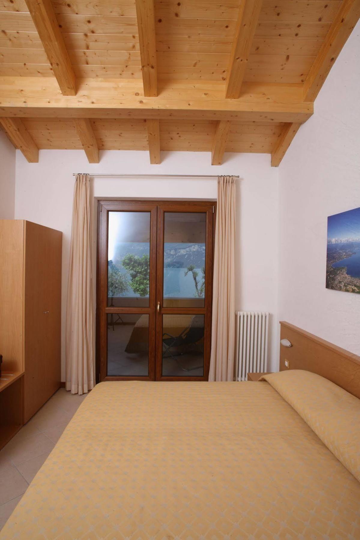 Atlantide Villaggio Albergo Brenzone sul Garda Esterno foto