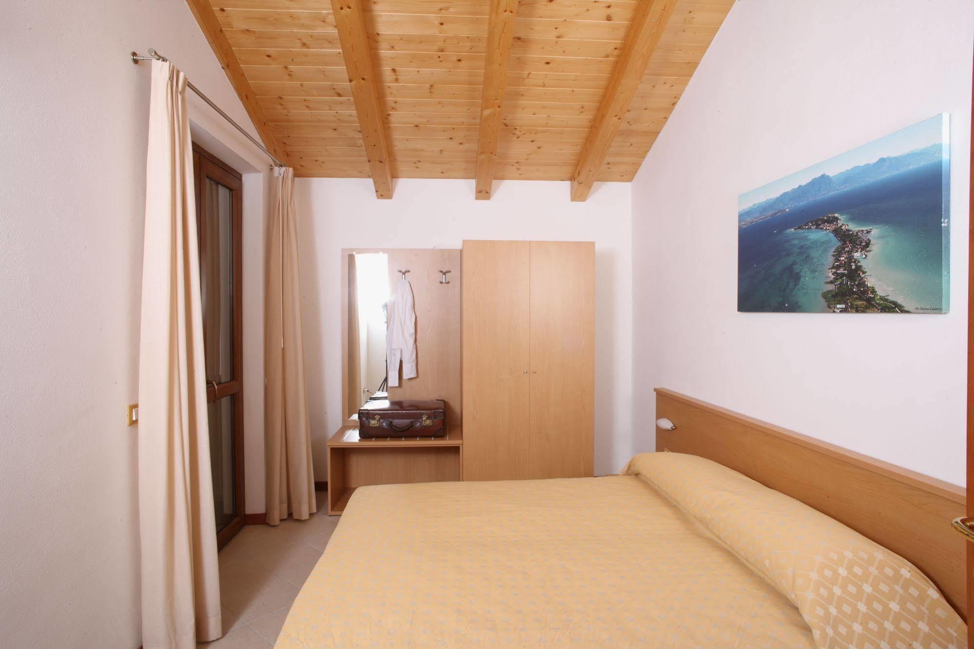 Atlantide Villaggio Albergo Brenzone sul Garda Esterno foto