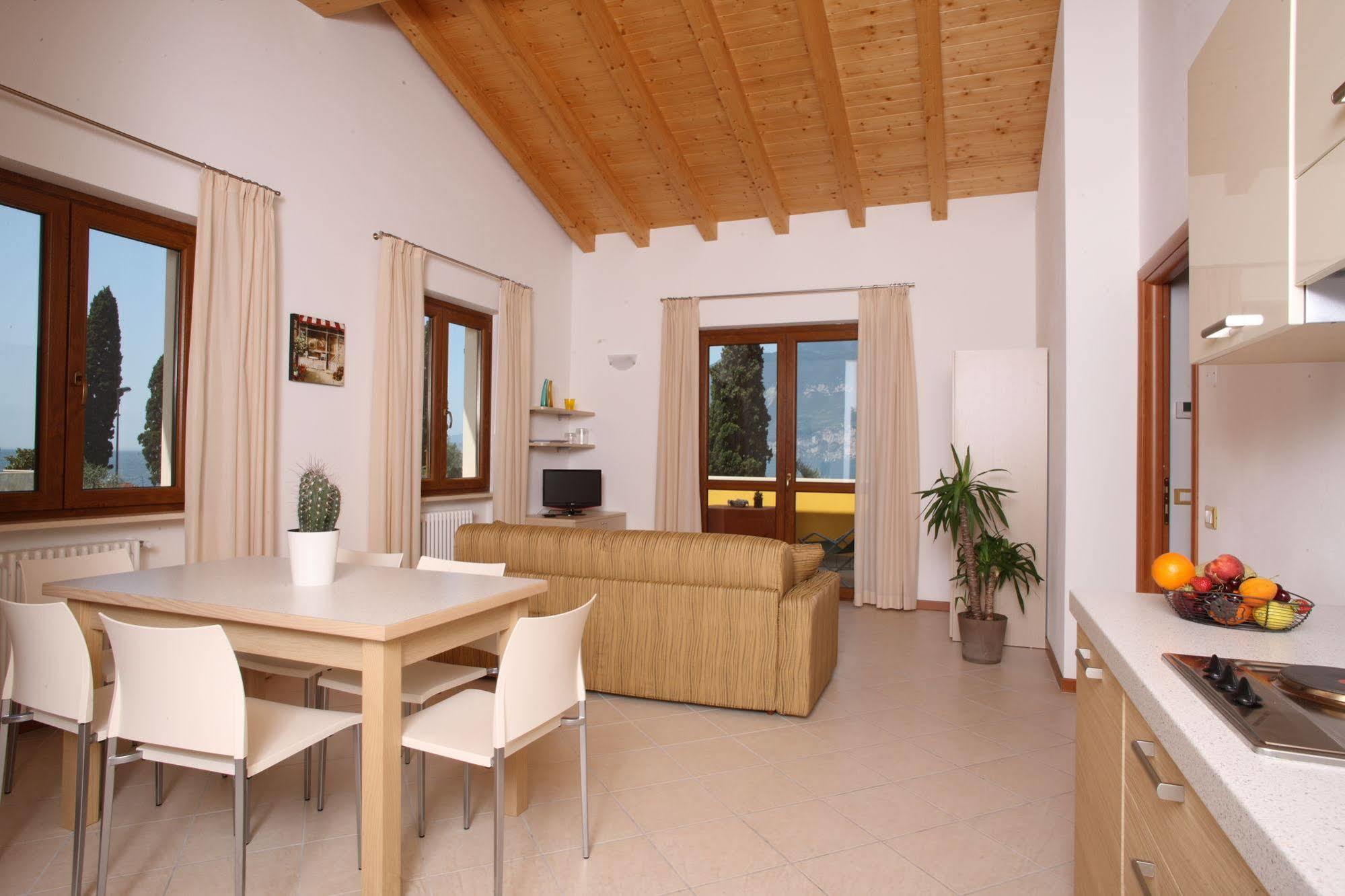 Atlantide Villaggio Albergo Brenzone sul Garda Esterno foto