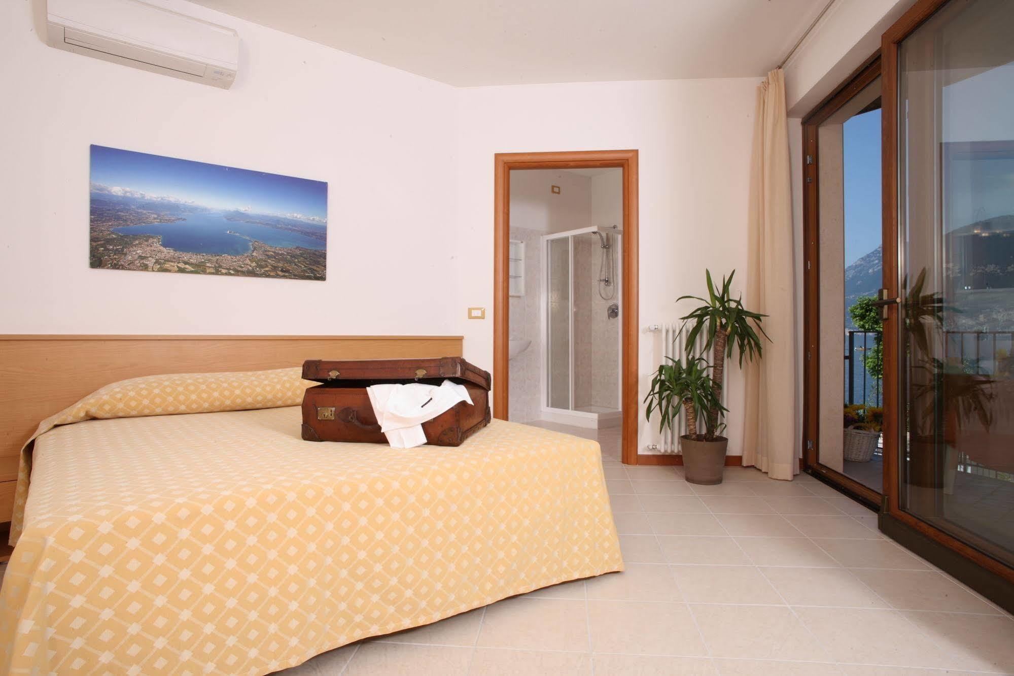 Atlantide Villaggio Albergo Brenzone sul Garda Esterno foto