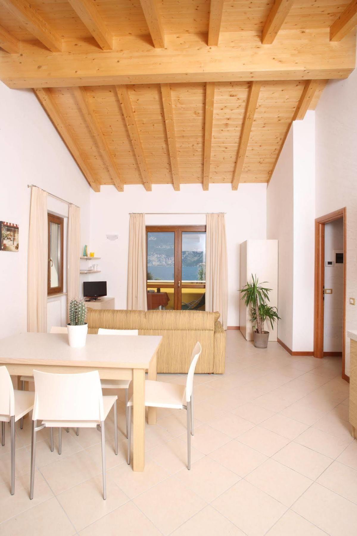 Atlantide Villaggio Albergo Brenzone sul Garda Esterno foto
