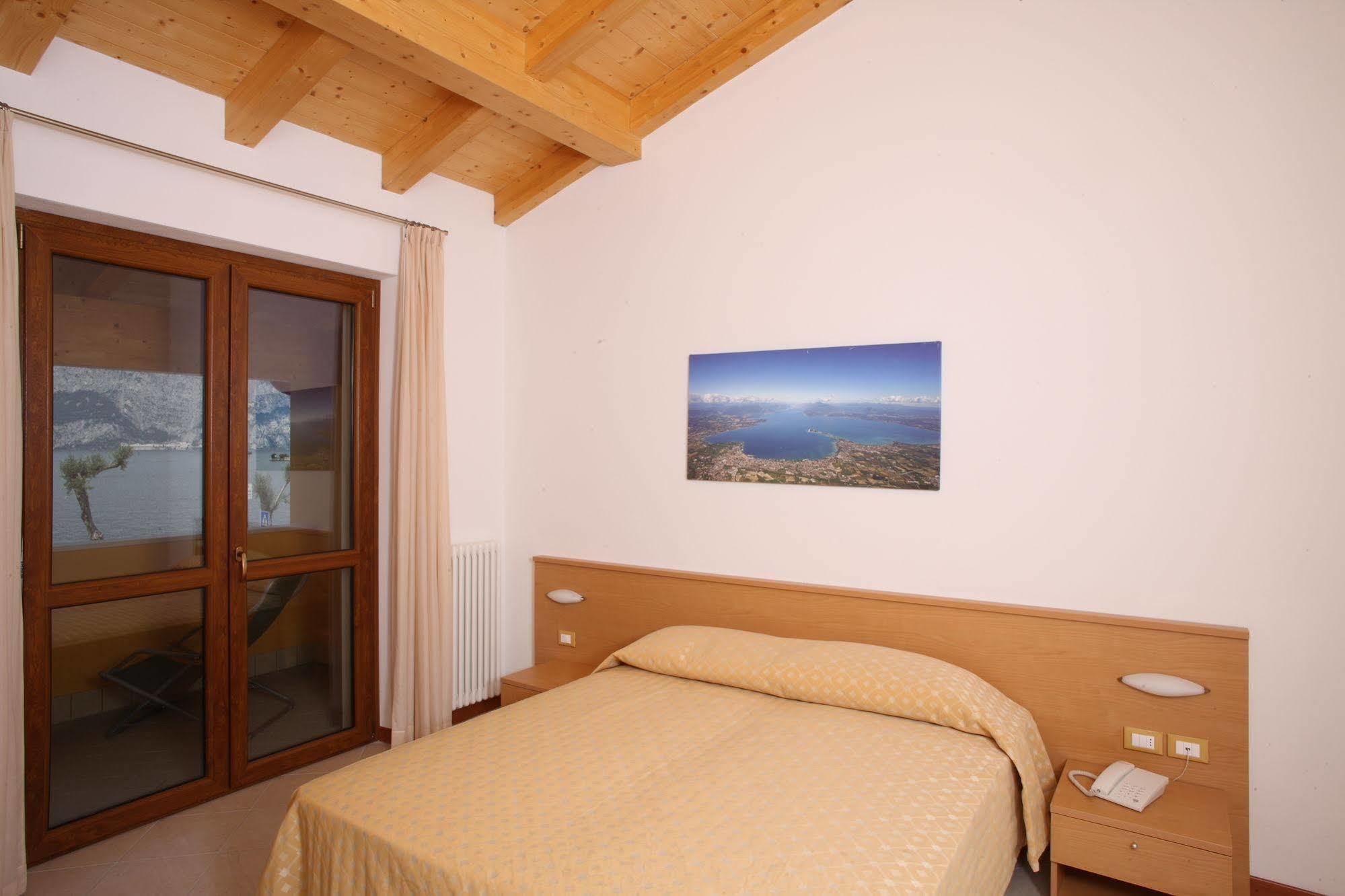 Atlantide Villaggio Albergo Brenzone sul Garda Esterno foto