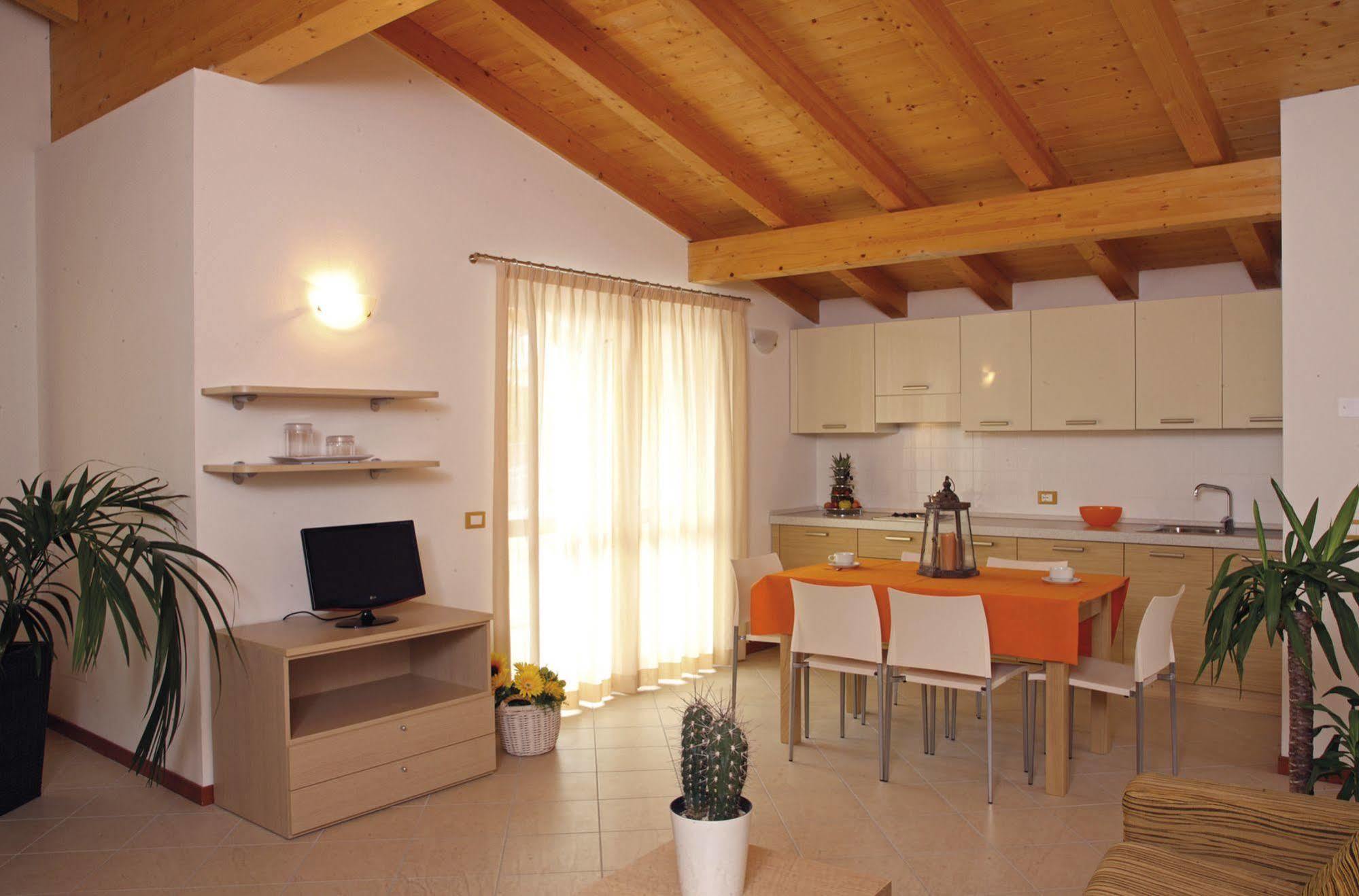 Atlantide Villaggio Albergo Brenzone sul Garda Esterno foto