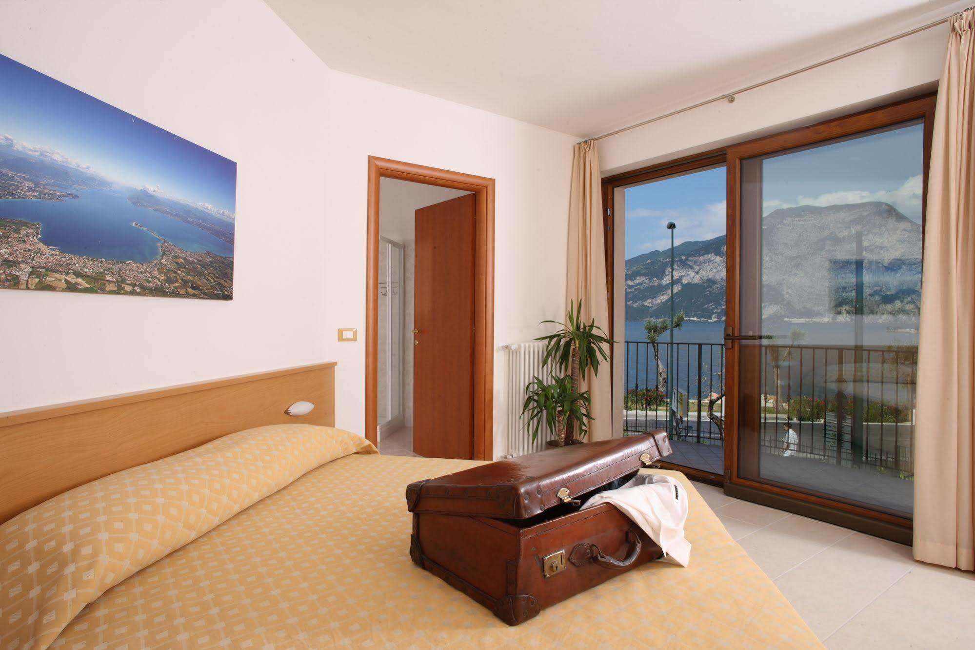Atlantide Villaggio Albergo Brenzone sul Garda Esterno foto